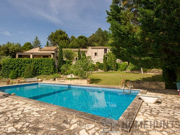 7 Bedroom Villa/House in Gigondas 3
