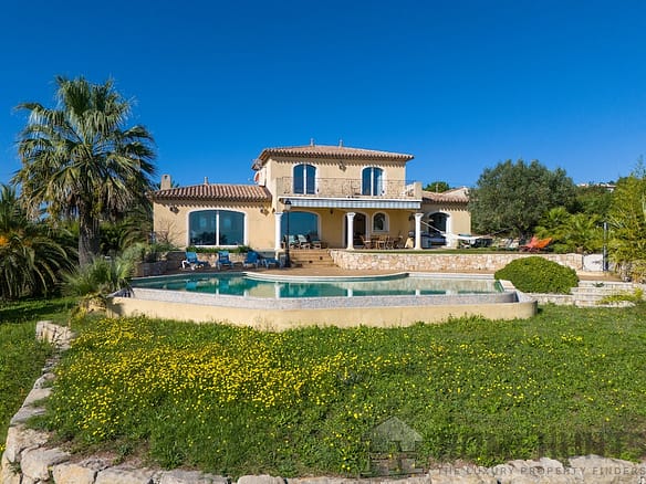 5 Bedroom Villa/House in Les Adrets De L Esterel 28