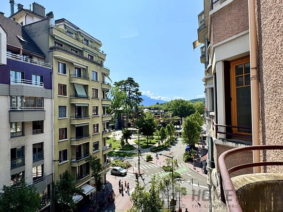 3 Bedroom Apartment in Annecy 26
