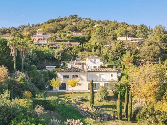 9 Bedroom Villa/House in Les Adrets De L Esterel 26