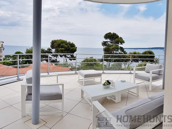 3 Bedroom Apartment in Cannes 30