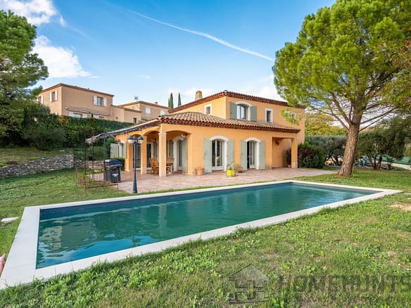 4 Bedroom Villa/House in Marseille 4
