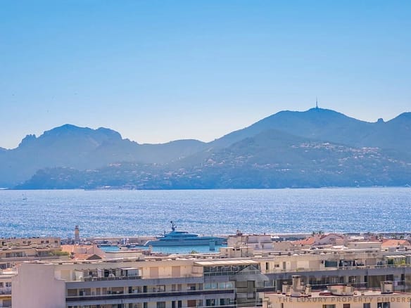 3 Bedroom Apartment in Cannes 4