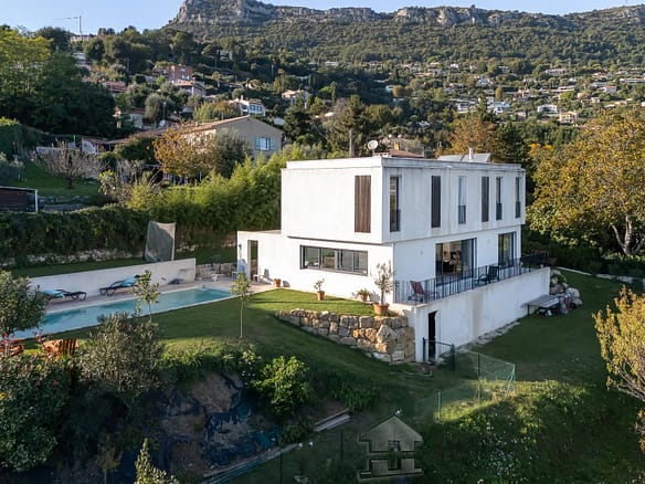4 Bedroom Villa/House in Vence 34