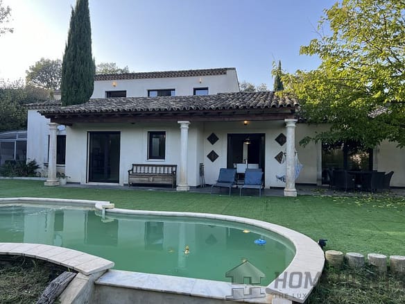 5 Bedroom Villa/House in Rochefort Du Gard 8