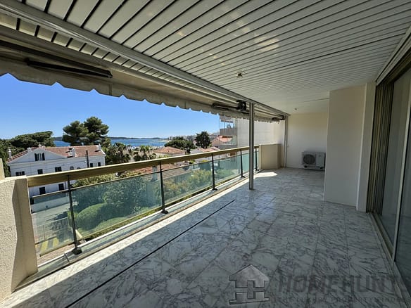 2 Bedroom Apartment in Cannes 8