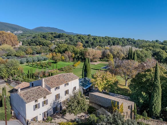 8 Bedroom Villa/House in Vaugines 20