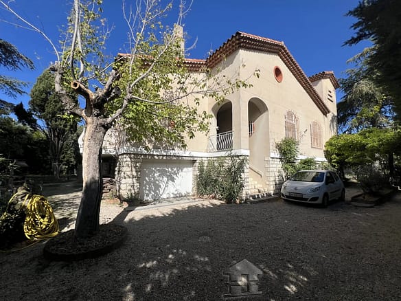6 Bedroom Villa/House in Marseille 6