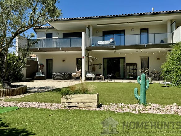 2 Bedroom Apartment in Sanary Sur Mer 2