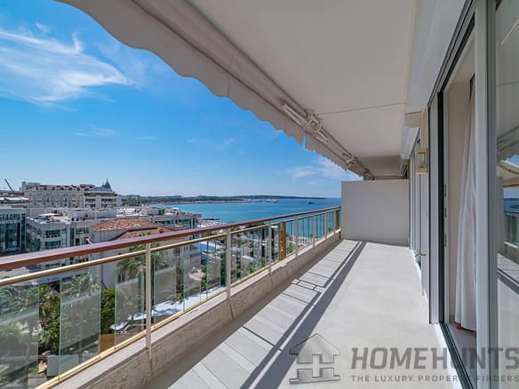2 Bedroom Apartment in Cannes 16