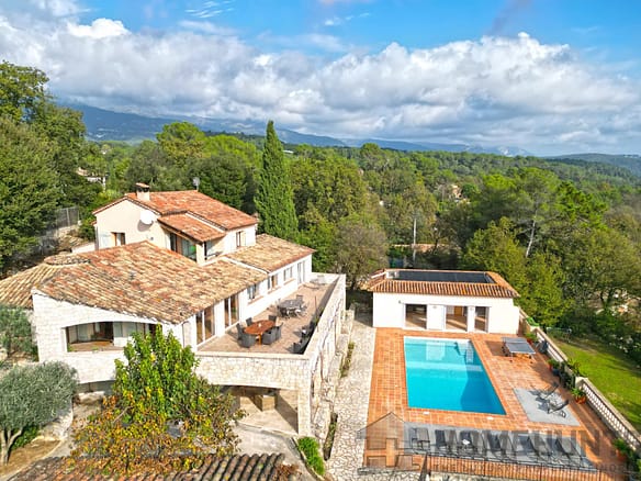5 Bedroom Villa/House in Roquefort Les Pins 30