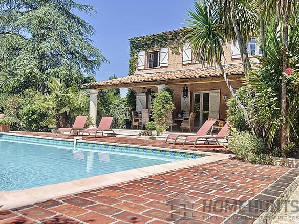 6 Bedroom Villa/House in Le Val 4