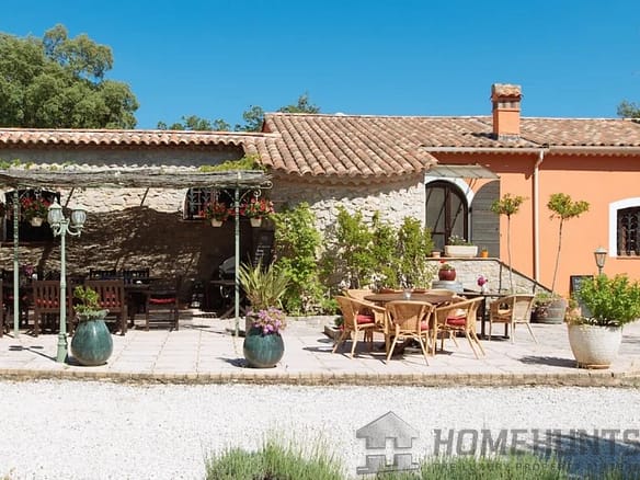 10 Bedroom Hotels/gites in Besse Sur Issole 16