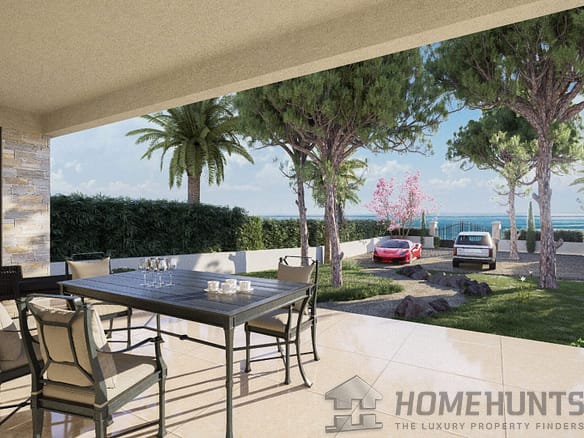 3 Bedroom Apartment in Sausset Les Pins 30