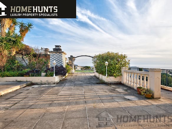 3 Bedroom Apartment in Nice 14