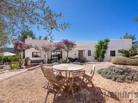 5 Bedroom Villa/House in Sant Josep De Sa Talaia 4