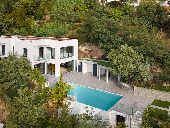 5 Bedroom Villa/House in Mandelieu La Napoule 4