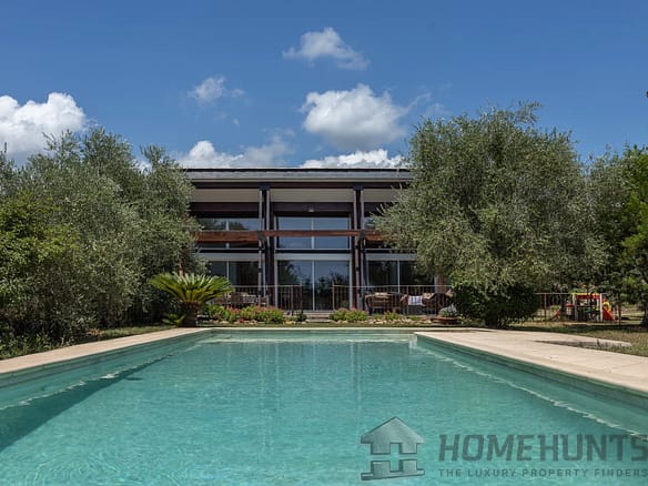 4 Bedroom Villa/House in St Cezaire Sur Siagne 2