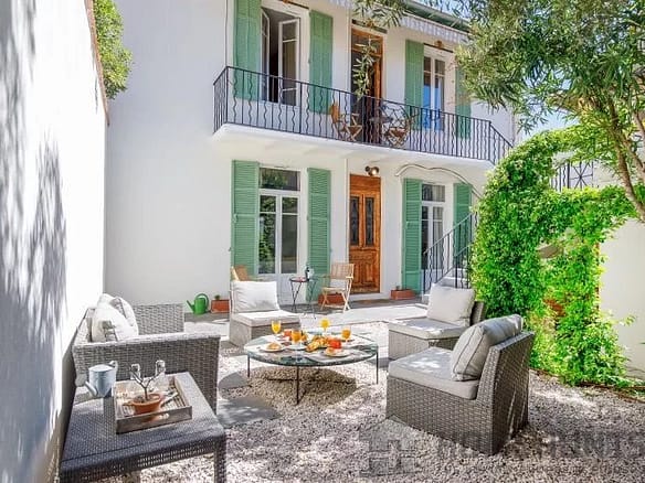 3 Bedroom Apartment in Cannes 32