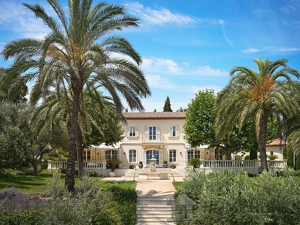5 Bedroom Villa/House in Mougins 4
