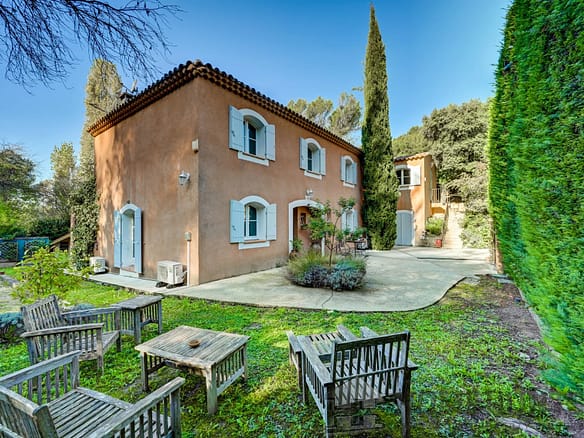 6 Bedroom Villa/House in Aix En Provence 4