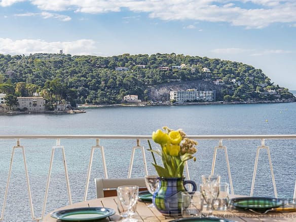2 Bedroom Apartment in Villefranche Sur Mer 6