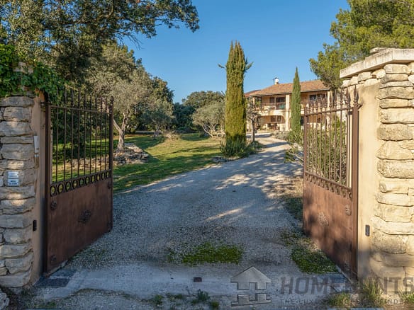 6 Bedroom Villa/House in Lagnes 30