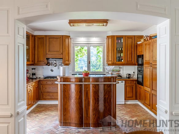 5 Bedroom Villa/House in Grasse 18