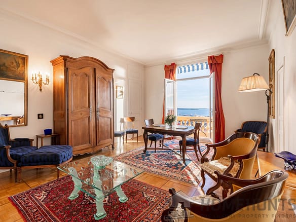 2 Bedroom Apartment in Cannes 6