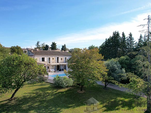 4 Bedroom Villa/House in Uzes 8