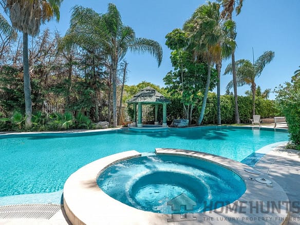 10 Bedroom Villa/House in Nueva Andalucía 16