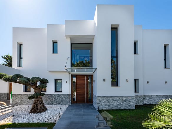 4 Bedroom Villa/House in Estepona 20