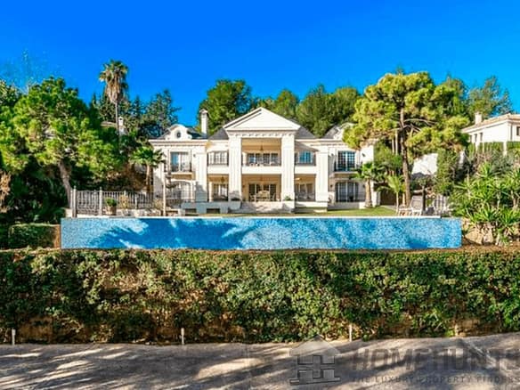 8 Bedroom Villa/House in The Golden Mile 32