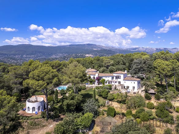 10 Bedroom Villa/House in Valbonne 6