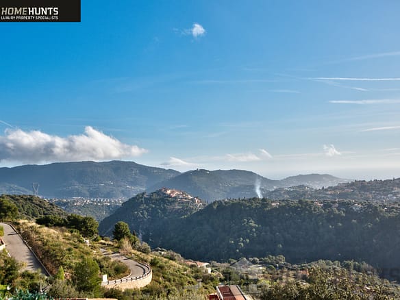 3 Bedroom Villa/House in Falicon 28