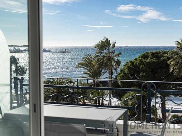 2 Bedroom Apartment in Cannes 14