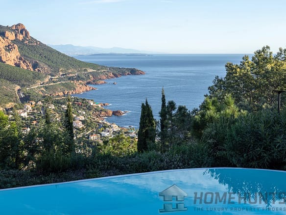 7 Bedroom Villa/House in St Raphael 8