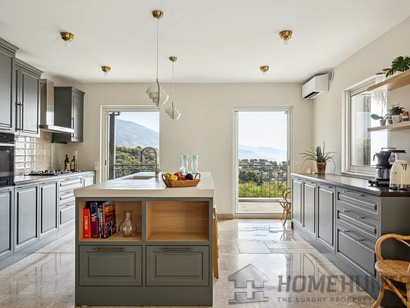 7 Bedroom Villa/House in Roquebrune Cap Martin 4