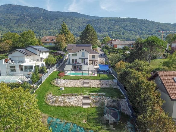 4 Bedroom Villa/House in St Cergues 14