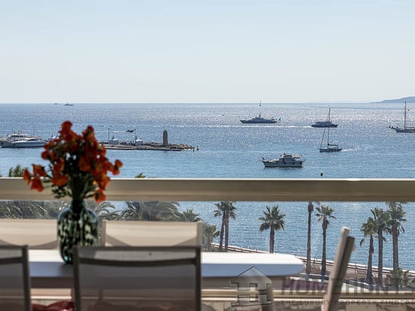 2 Bedroom Apartment in Cannes 34