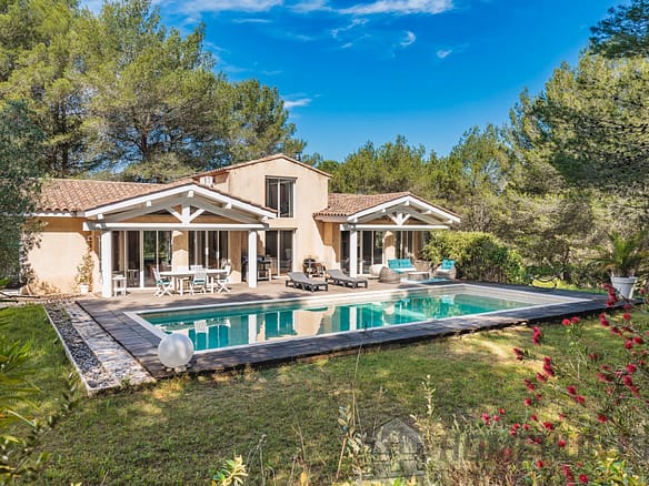 3 Bedroom Villa/House in Aix En Provence 10