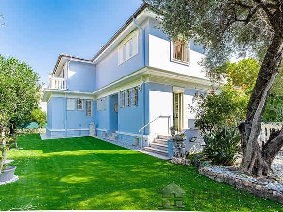 6 Bedroom Villa/House in Menton 24