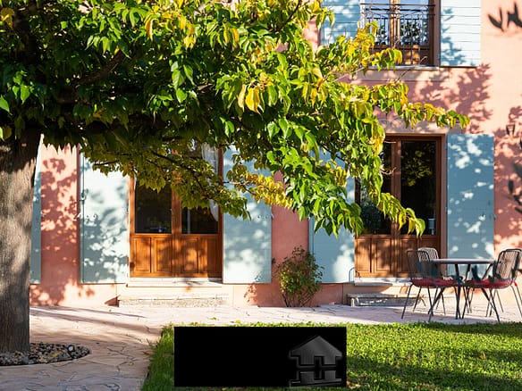 6 Bedroom Villa/House in Cotignac 24