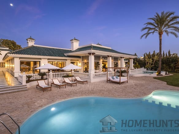 12 Bedroom Villa/House in Nueva Andalucía 12