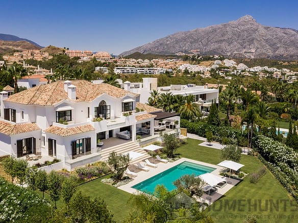 6 Bedroom Villa/House in Nueva Andalucía 18