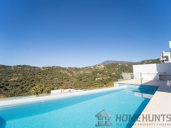 6 Bedroom Villa/House in Los Arqueros 26