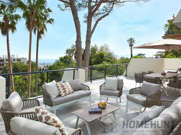 3 Bedroom Apartment in Cannes 32