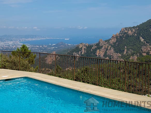4 Bedroom Villa/House in Mandelieu La Napoule 16