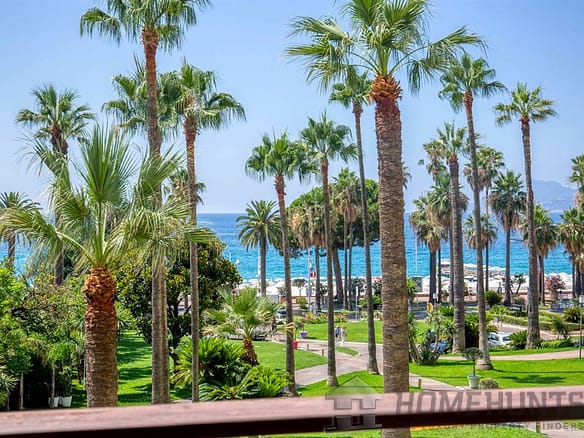 2 Bedroom Apartment in Cannes 12