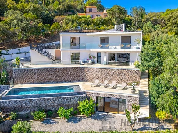 6 Bedroom Villa/House in Roquebrune Sur Argens 6